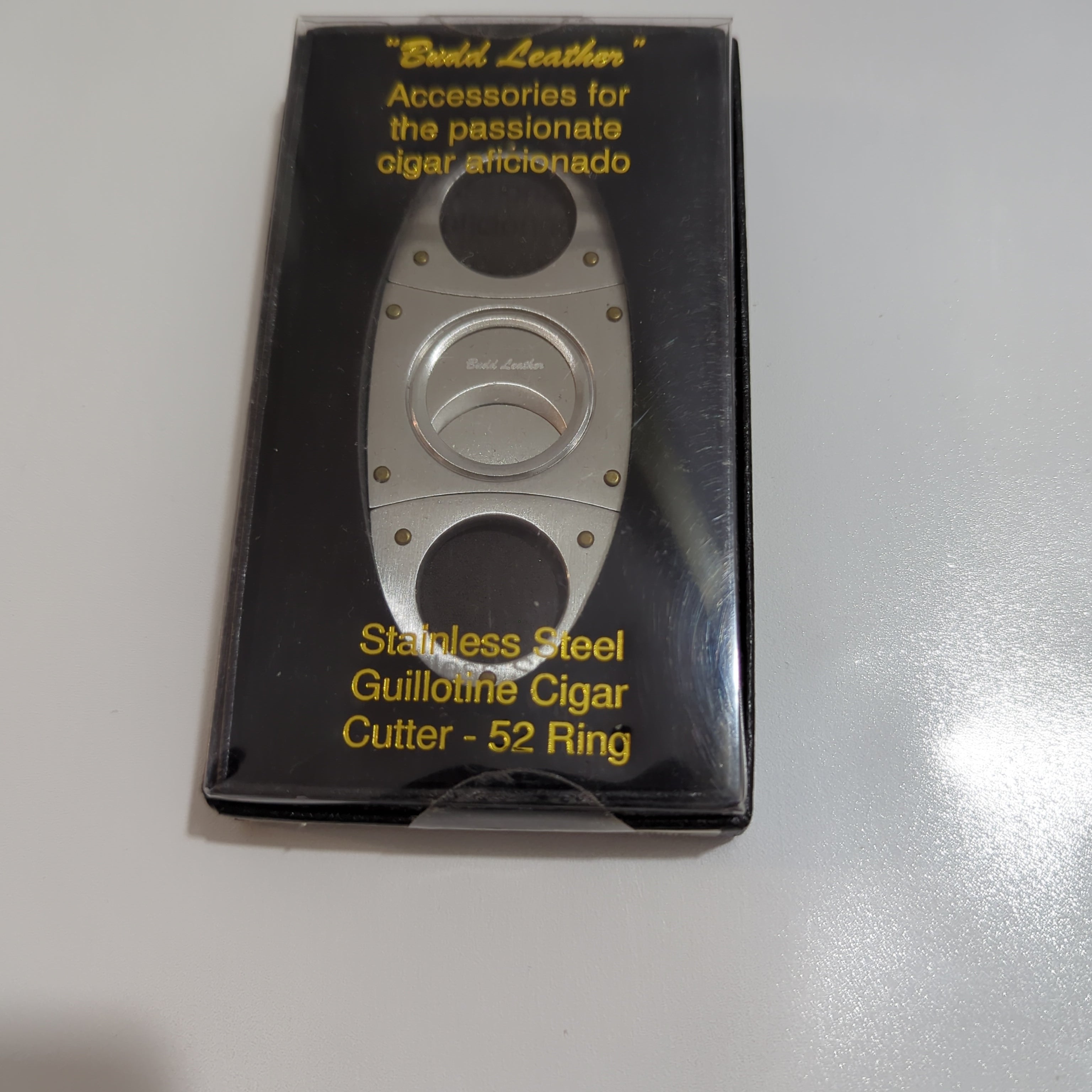 Guillotine cigar cutter