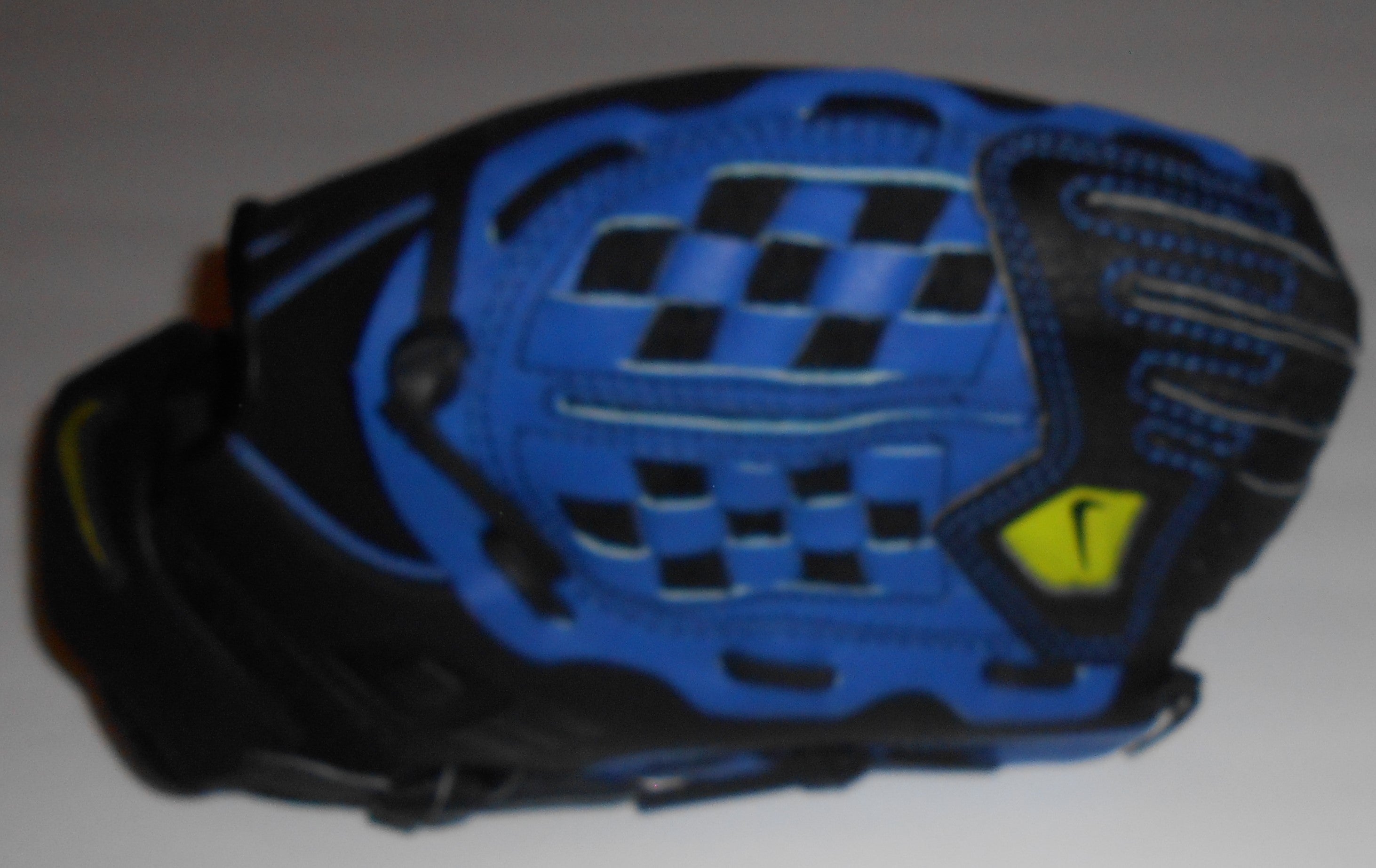 BASEBALL GLOVE