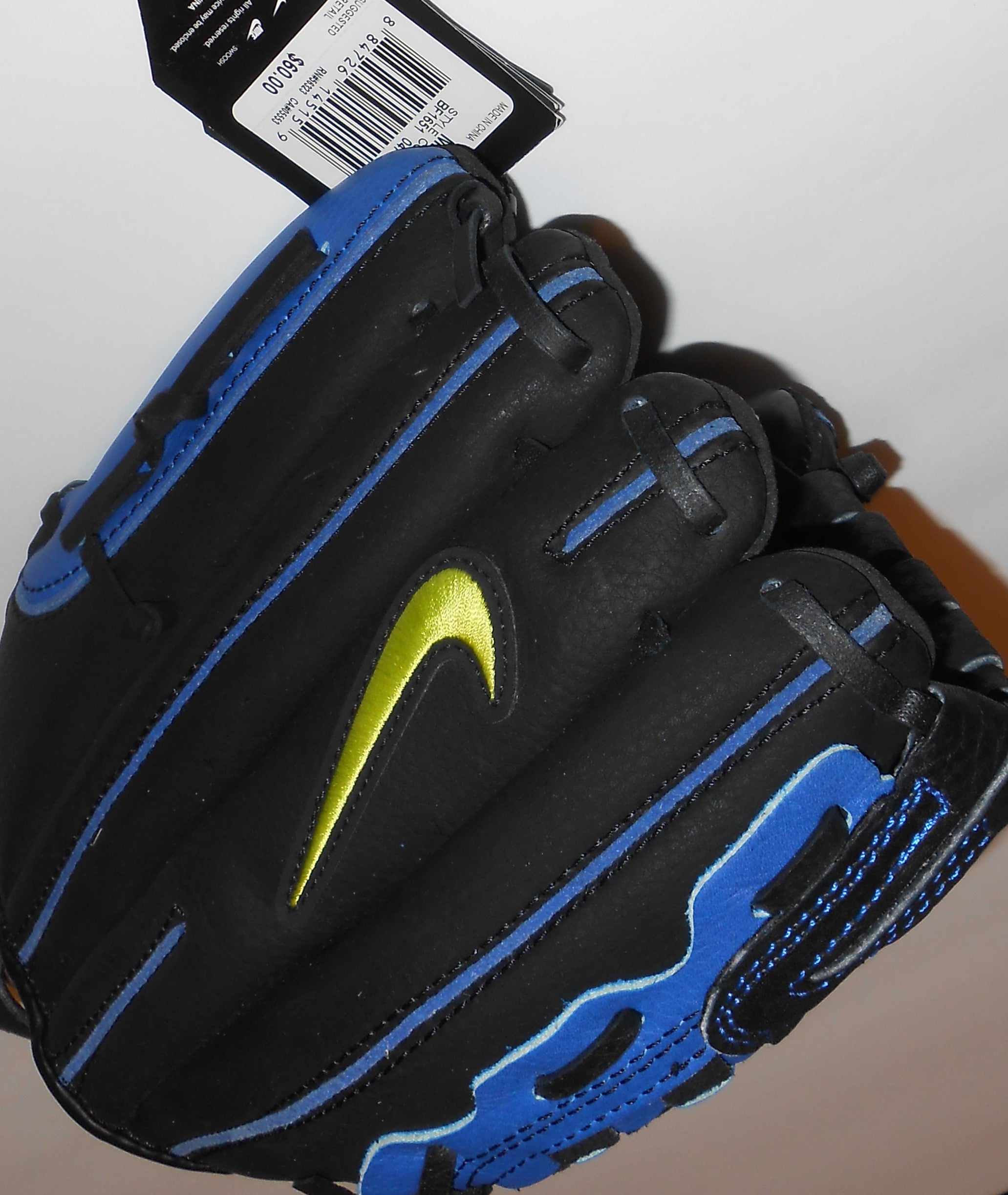 BASEBALL GLOVE