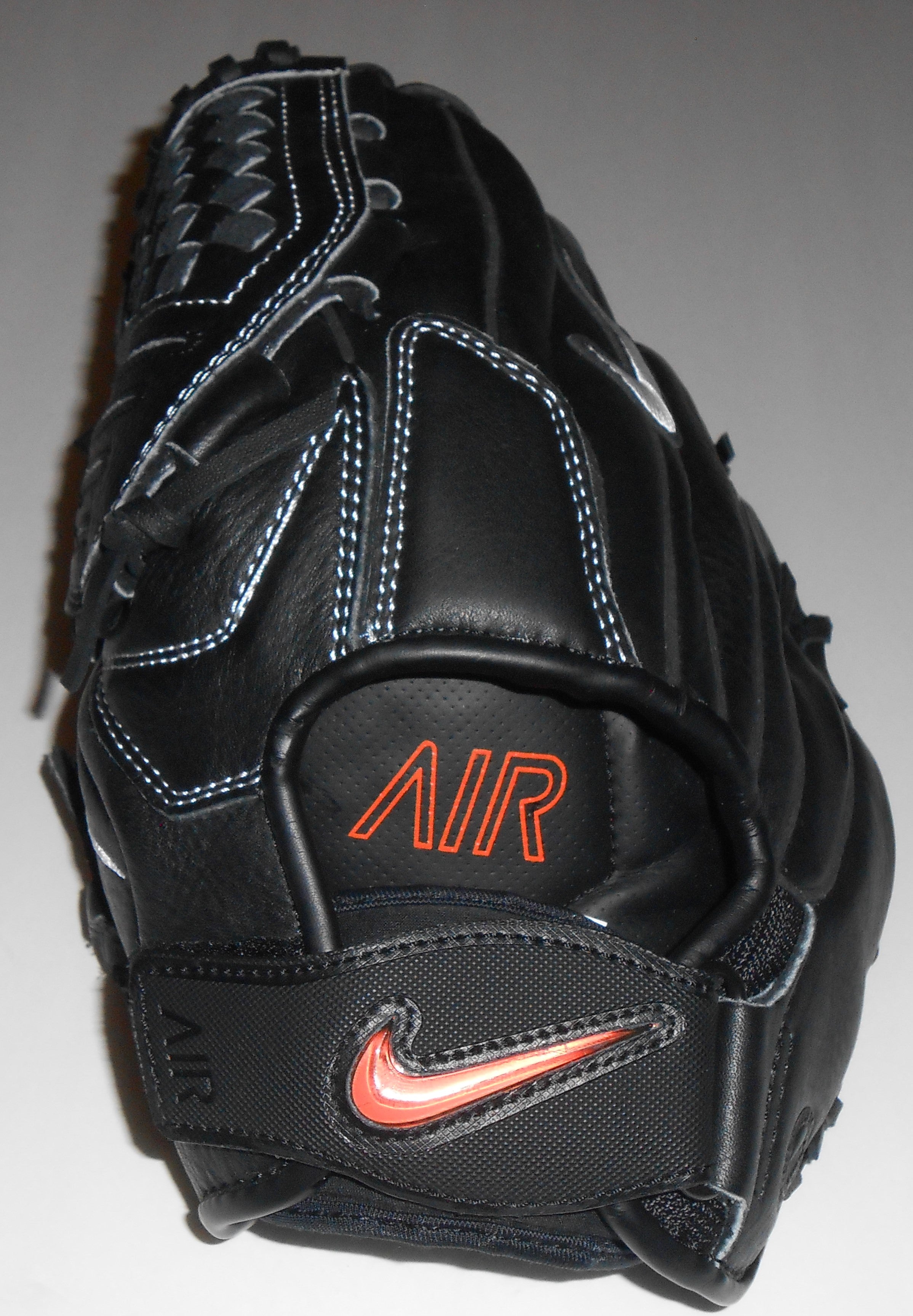 NIKE MENS BASEBALL GLOVE