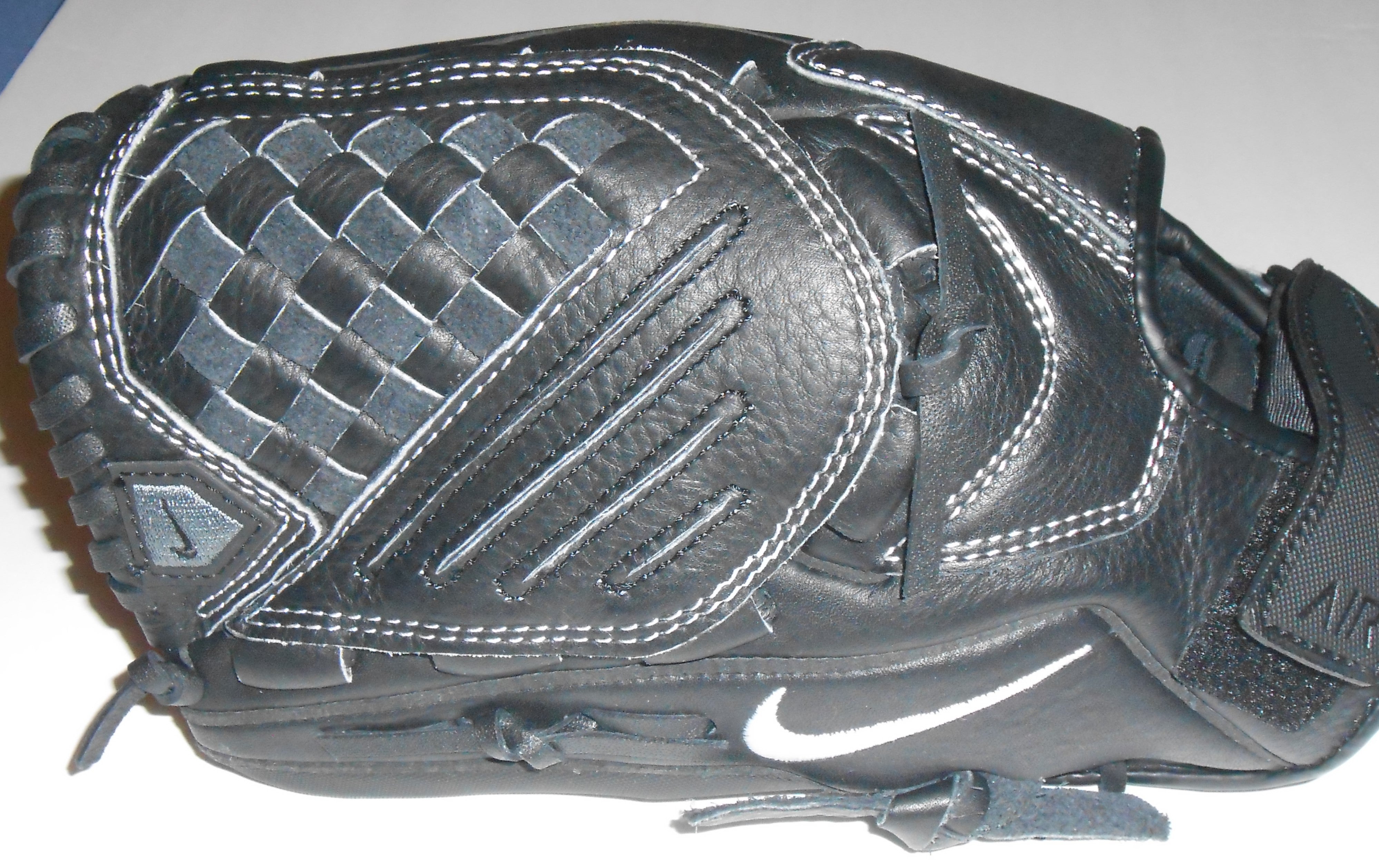 NIKE MENS BASEBALL GLOVE
